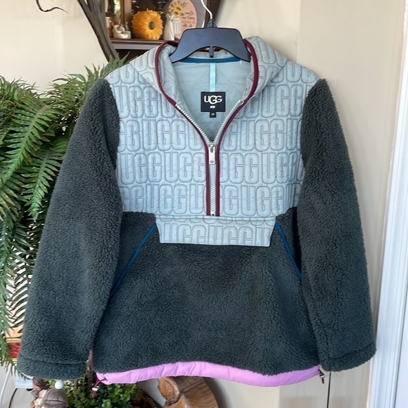 Brand New UGG Iggy Sherpa Half Zip Pullover Fleece Hooded Jacket Green Maroon - Picture 1 of 14